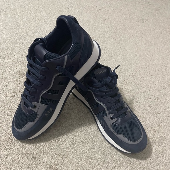 Men's Versace shoes - Picture 2 of 7